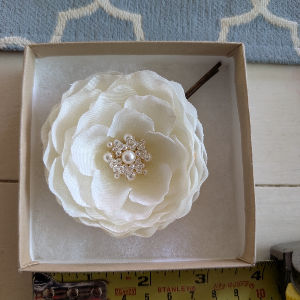 Swarovski Crystal Cream Flower Hair Pin